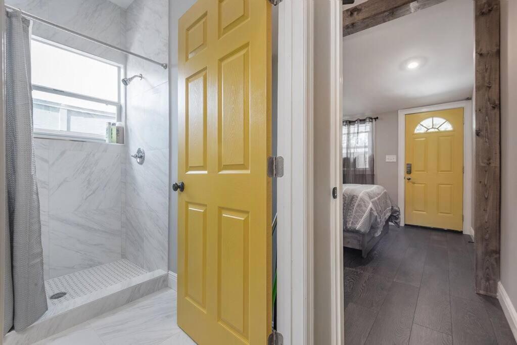 Gambino Getaway Shotgun Style Apt In The Heart Of Ybor City 坦帕 外观 照片
