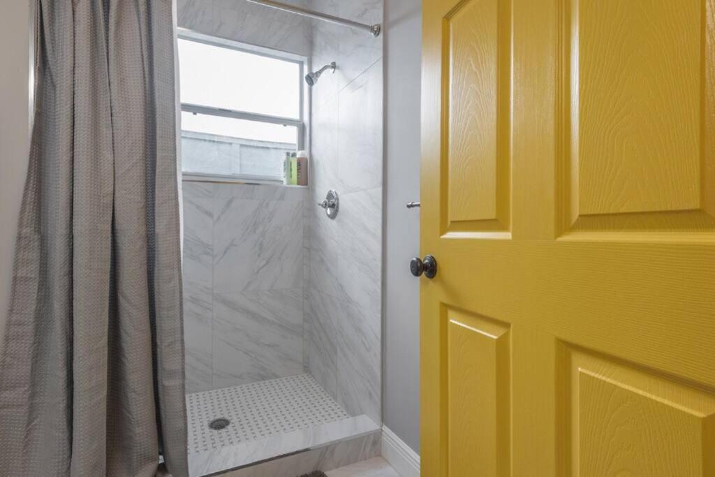Gambino Getaway Shotgun Style Apt In The Heart Of Ybor City 坦帕 外观 照片
